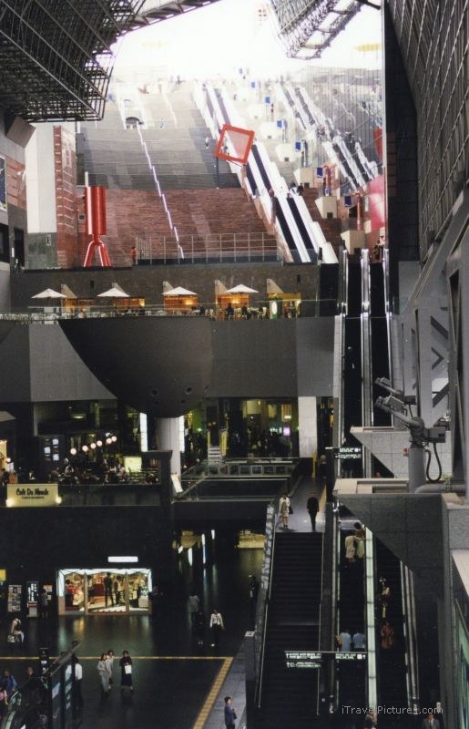 yoto station escalator
